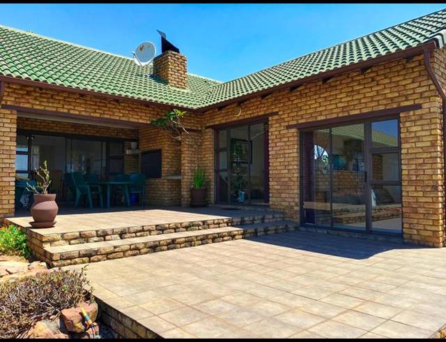 3 BEDROOM HOUSE FOR SALE IN BLUE SADDLE RANCHES